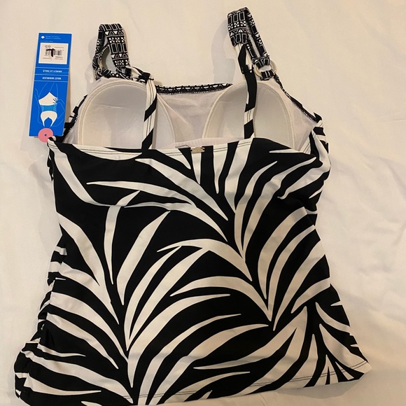 Brand new swim top - Picture 3 of 4